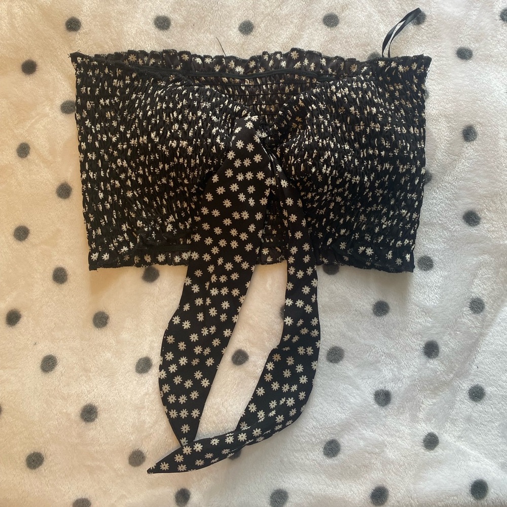 Floral black SHEIN tube top size medium. Very stretchy material.